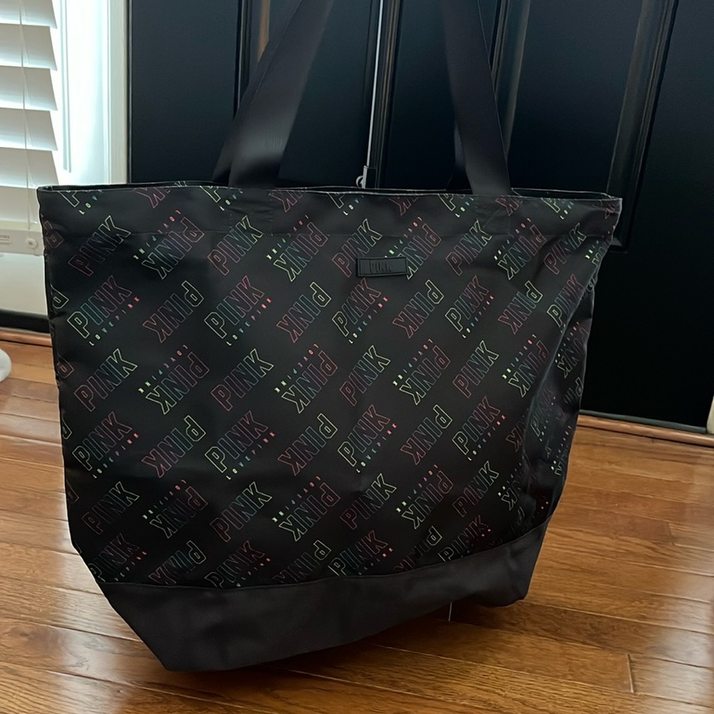 NWT! VICTORIAS SECRET EXTRA LARGE BAG! Beach/overnight/travel bag